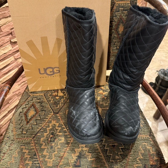 Classic talk diamond quilt uggs - Picture 1 of 9